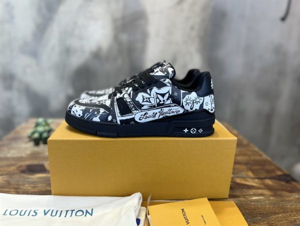 Louis Vuitton Trainer Sneakers - LS15