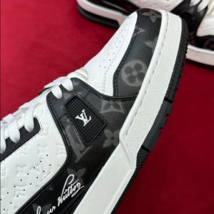 Louis Vuitton Trainer Sneaker - LS30