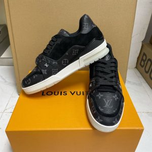 Louis Vuitton Trainer Sneaker - LS43