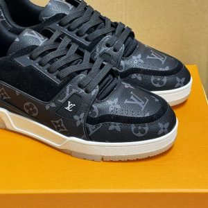 Louis Vuitton Trainer Sneaker - LS43