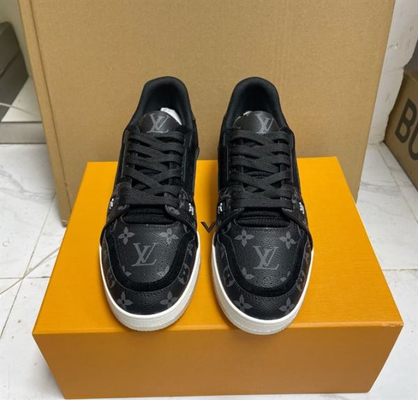 Louis Vuitton Trainer Sneaker - LS43