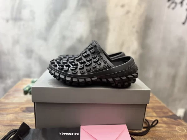 Balenciaga Men's Bouncer Clog in Black Rubber - GS45