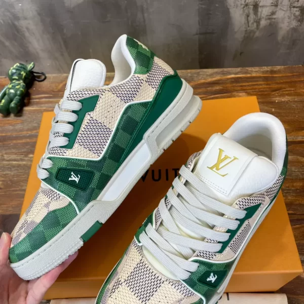 Louis Vuitton Trainer Sneaker in Green