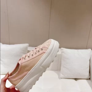 Gucci Women's Sneaker - CS36