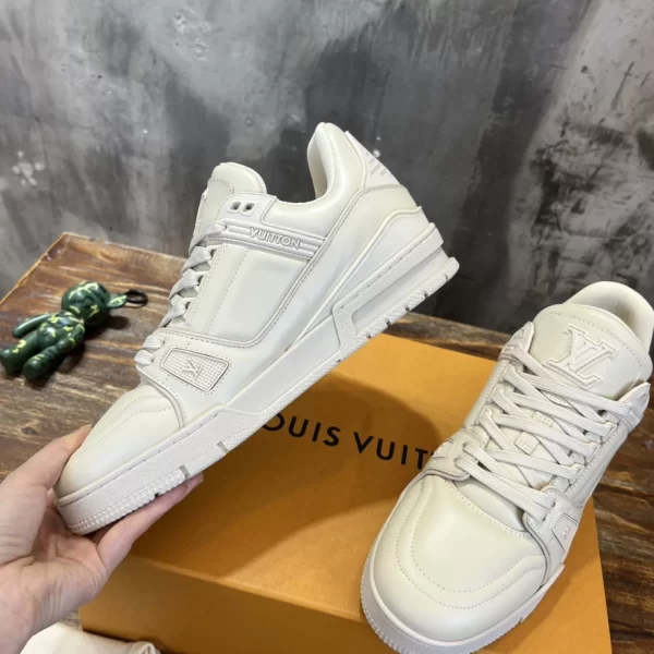 Louis Vuitton Trainer Sneakers - LS90