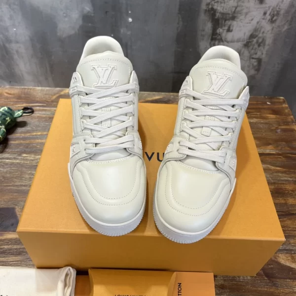 Louis Vuitton Trainer Sneakers - LS90