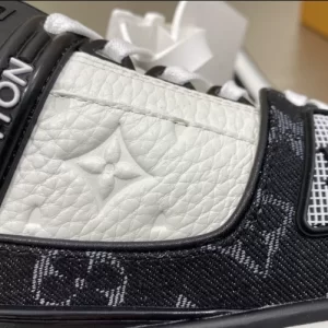 Louis Vuitton Trainer Sneakers - LS93