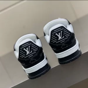 Louis Vuitton Trainer Sneakers - LS93