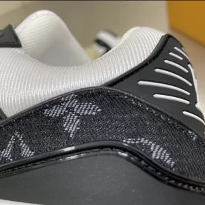 Louis Vuitton Trainer Sneakers - LS93