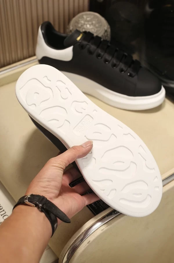 Alexander McQueen Oversized Leather Sneakers - AS08