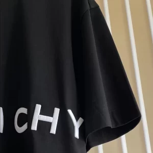 Givenchy 4G Oversized T-shirt in Cotton - CT08