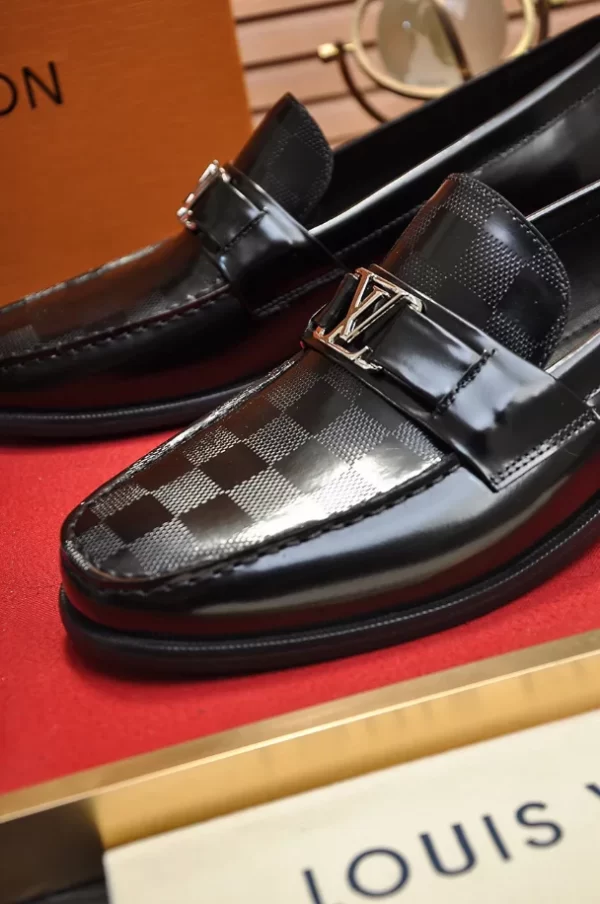 Louis Vuitton Loafer - LL22 (4)