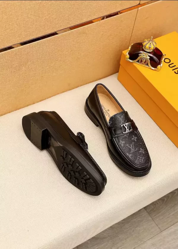 Louis Vuitton Major Loafer - LL26