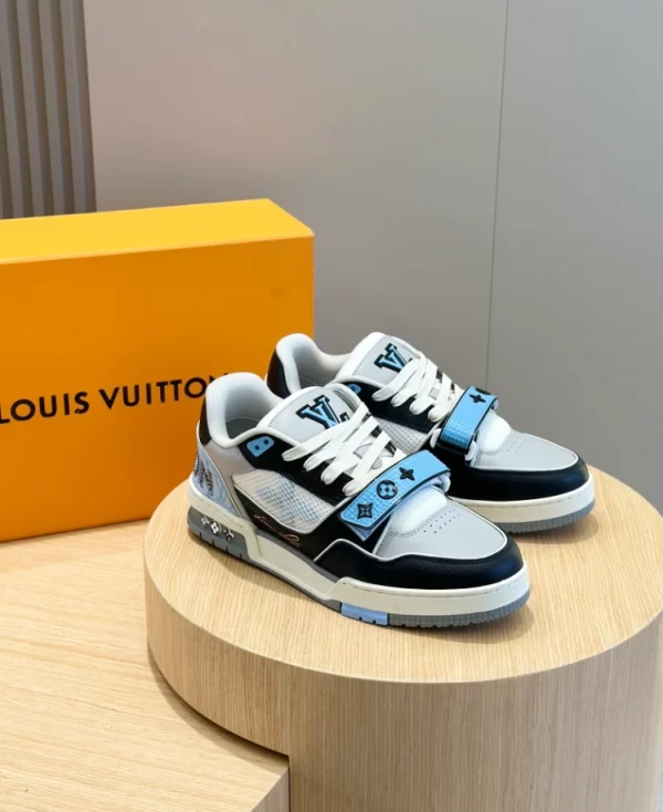 Louis Vuitton Trainer Sneaker In Blue - LS103