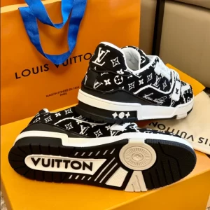 Louis Vuitton Trainer Sneaker in Black - LS114