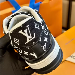 Louis Vuitton Trainer Sneaker in Black - LS114