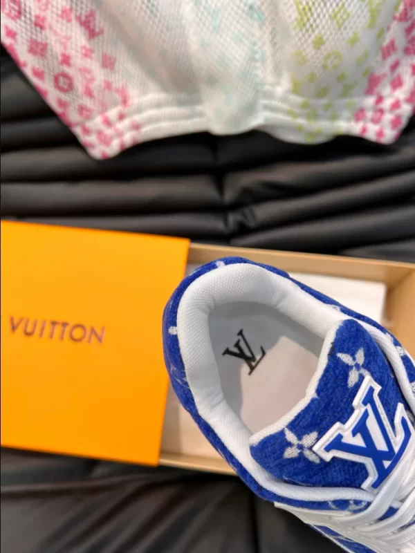 Louis Vuitton Trainer Sneaker in Blue - LS113