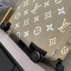 Louis Vuitton Horizon 55 - LD09