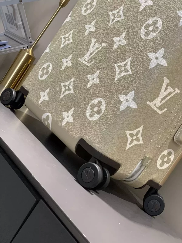 Louis Vuitton Horizon 55 - LD09