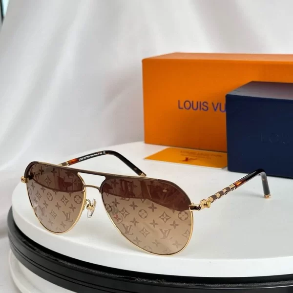 Louis Vuitton Sunglasses - S08