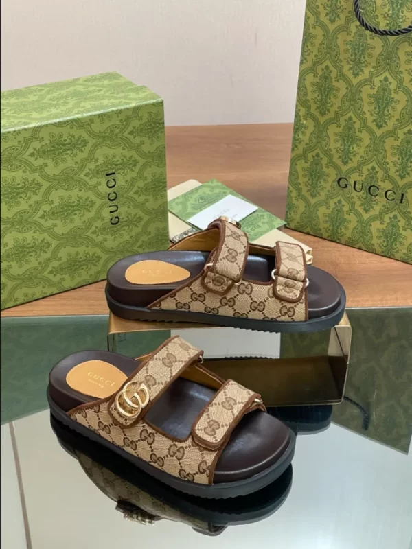 Gucci Sandal with Buckles - SG15