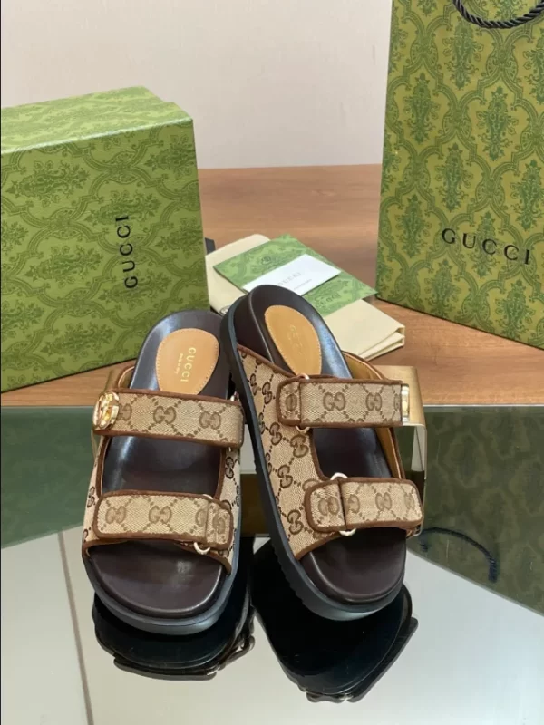 Gucci Sandal with Buckles - SG15