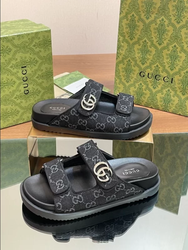 Gucci Sandal with Buckles - SG17