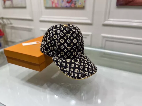 Louis Vuitton Cap - LCH40