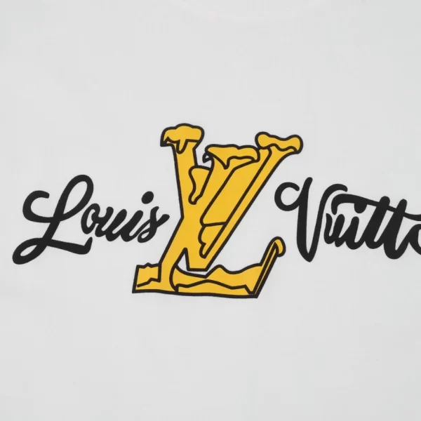 Louis Vuitton T-shirt - LT75