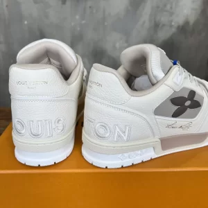 Louis Vuitton Trainer Sneaker - LS189