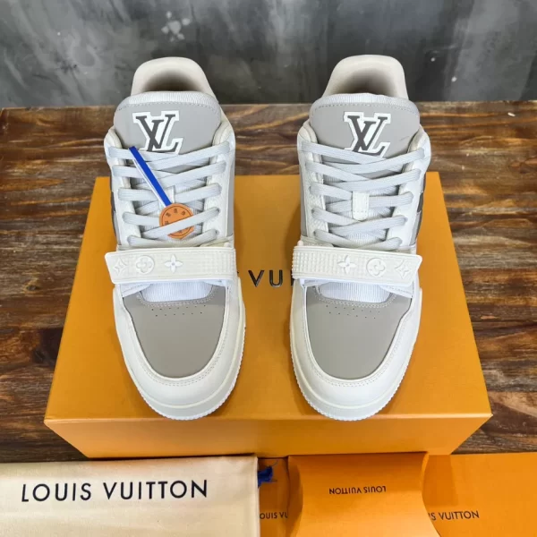 Louis Vuitton Trainer Sneaker - LS189