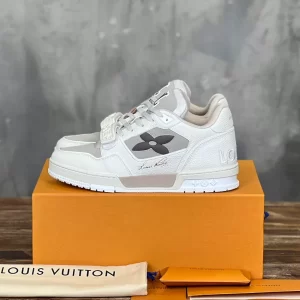 Louis Vuitton Trainer Sneaker - LS189