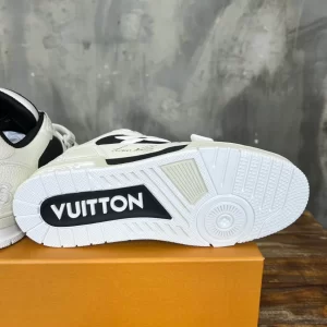 Louis Vuitton Trainer Sneaker - LS190