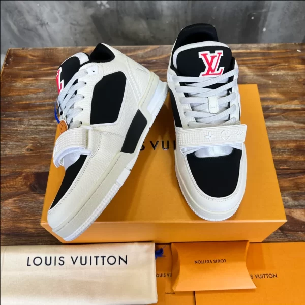 Louis Vuitton Trainer Sneaker - LS190