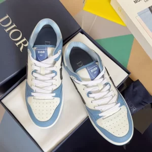 Dior B57 Low-Top Sneaker Dior Light Blue and White Smooth Calfskin with Beige and Black Dior Oblique Jacquard - DS64