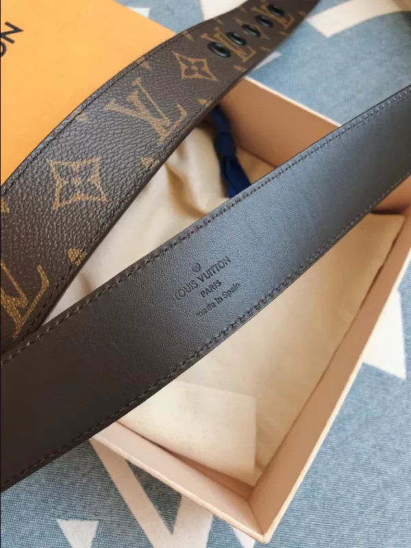 Louis Vuitton Belt - LB27