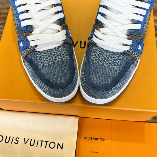 Louis Vuitton Trainer Sneaker - LS196