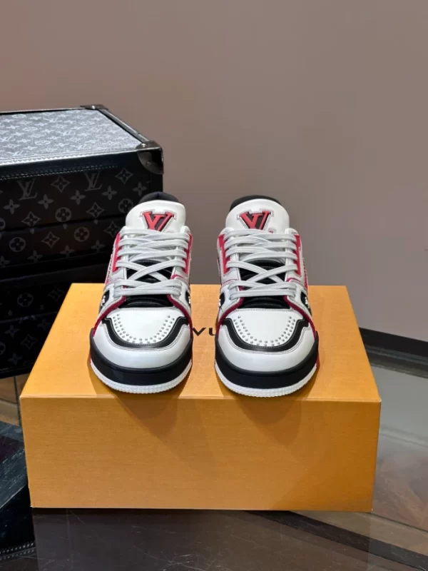 Louis Vuitton Trainer Sneaker - LS199