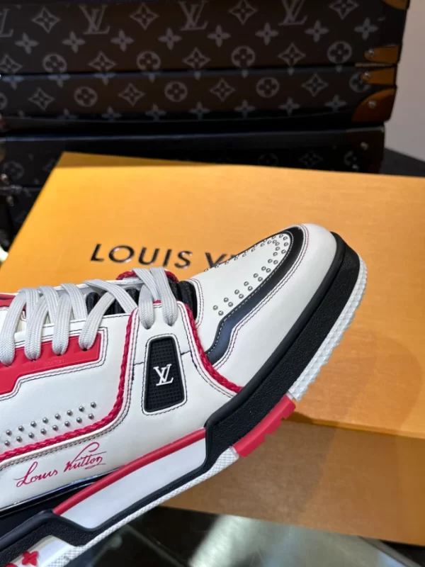 Louis Vuitton Trainer Sneaker - LS199