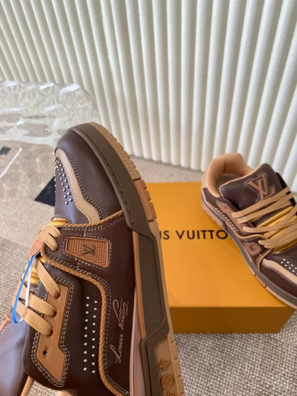 Louis Vuitton Trainer Sneaker - LS201