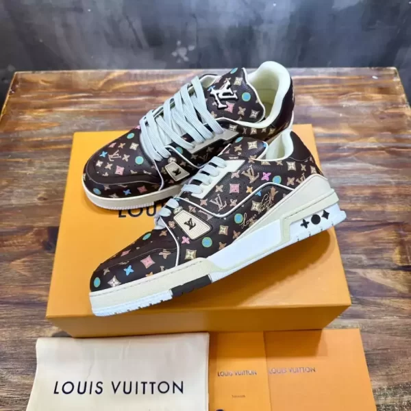 Louis Vuitton Trainer Sneaker - LS207