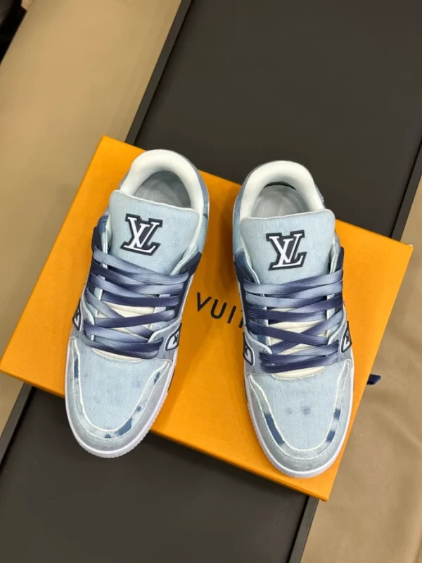 Louis Vuitton Trainer Sneaker - LS209