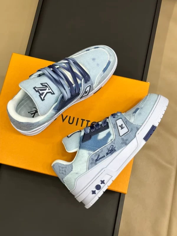 Louis Vuitton Trainer Sneaker - LS209