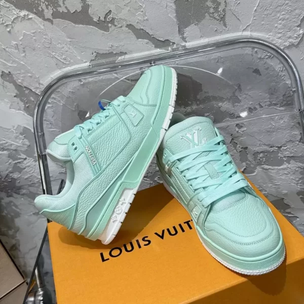 Louis Vuitton Trainer Sneaker - LS212