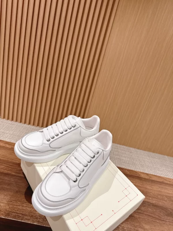 Alexander McQueen Oversized Sneaker - AS16