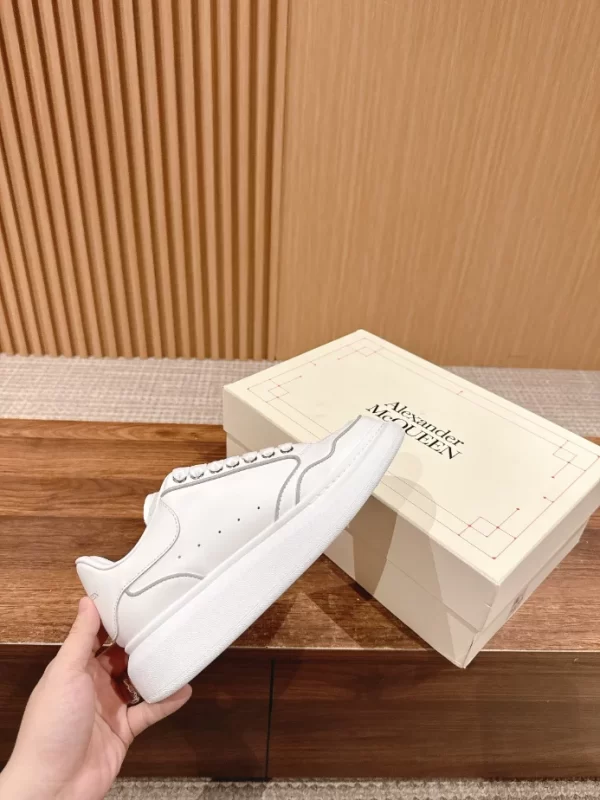 Alexander McQueen Oversized Sneaker - AS16