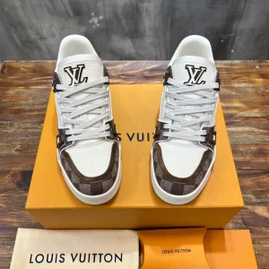 Louis Vuitton Trainer Sneaker - LS216