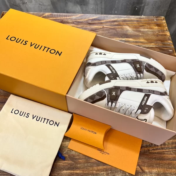 Louis Vuitton Trainer Sneaker - LS216