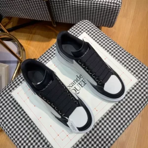 Alexander McQueen Oversized Sneaker - AS23