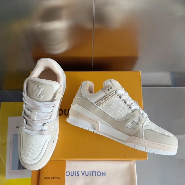 Louis Vuitton Trainer Sneaker In Beige - LS238